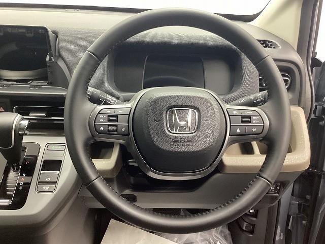 フリード エアー EX クリアランスソナー オートクルーズコントロール レーンアシスト 衝突被害軽減システム 両側電動スライドドア オートライト LEDヘッドランプ スマートキー 電動格納ミラー シートヒーター 3列シート(3枚目)