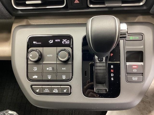 フリード エアー EX クリアランスソナー オートクルーズコントロール レーンアシスト 衝突被害軽減システム 両側電動スライドドア オートライト LEDヘッドランプ スマートキー 電動格納ミラー シートヒーター 3列シート(4枚目)