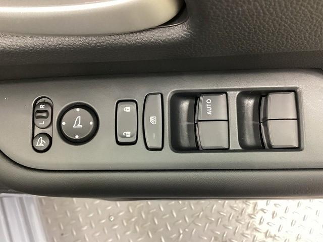 フリード エアー EX クリアランスソナー オートクルーズコントロール レーンアシスト 衝突被害軽減システム 両側電動スライドドア オートライト LEDヘッドランプ スマートキー 電動格納ミラー シートヒーター 3列シート(6枚目)