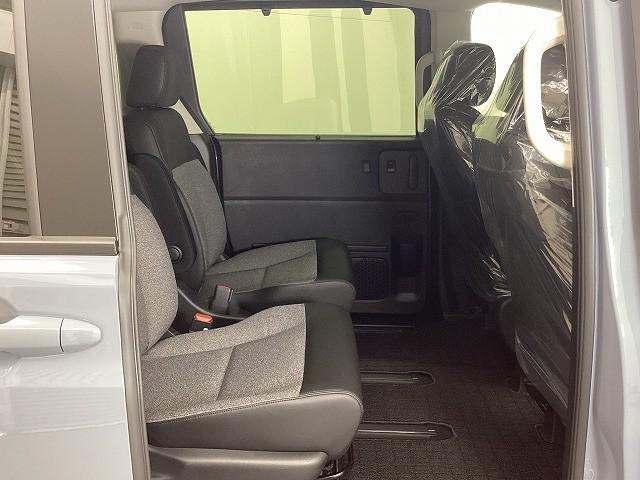 フリード エアー EX クリアランスソナー オートクルーズコントロール レーンアシスト 衝突被害軽減システム 両側電動スライドドア オートライト LEDヘッドランプ スマートキー 電動格納ミラー シートヒーター 3列シート(10枚目)