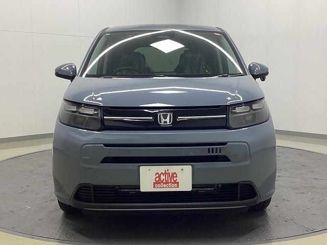 フリード エアー EX クリアランスソナー オートクルーズコントロール レーンアシスト 衝突被害軽減システム 両側電動スライドドア オートライト LEDヘッドランプ スマートキー 電動格納ミラー シートヒーター 3列シート(12枚目)