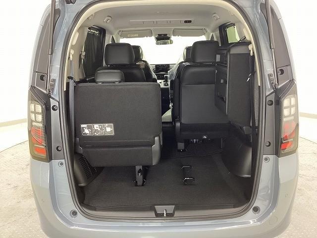 フリード エアー EX クリアランスソナー オートクルーズコントロール レーンアシスト 衝突被害軽減システム 両側電動スライドドア オートライト LEDヘッドランプ スマートキー 電動格納ミラー シートヒーター 3列シート(18枚目)