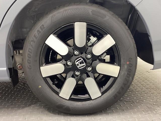 フリード エアー EX クリアランスソナー オートクルーズコントロール レーンアシスト 衝突被害軽減システム 両側電動スライドドア オートライト LEDヘッドランプ スマートキー 電動格納ミラー シートヒーター 3列シート(40枚目)