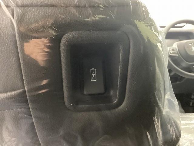 フリード エアー EX クリアランスソナー オートクルーズコントロール レーンアシスト 衝突被害軽減システム 両側電動スライドドア オートライト LEDヘッドランプ スマートキー 電動格納ミラー シートヒーター 3列シート(51枚目)