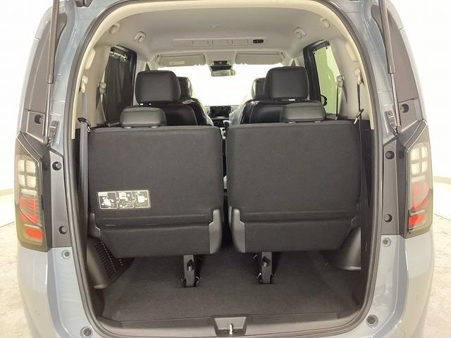 フリード エアー EX クリアランスソナー オートクルーズコントロール レーンアシスト 衝突被害軽減システム 両側電動スライドドア オートライト LEDヘッドランプ スマートキー 電動格納ミラー シートヒーター 3列シート(60枚目)