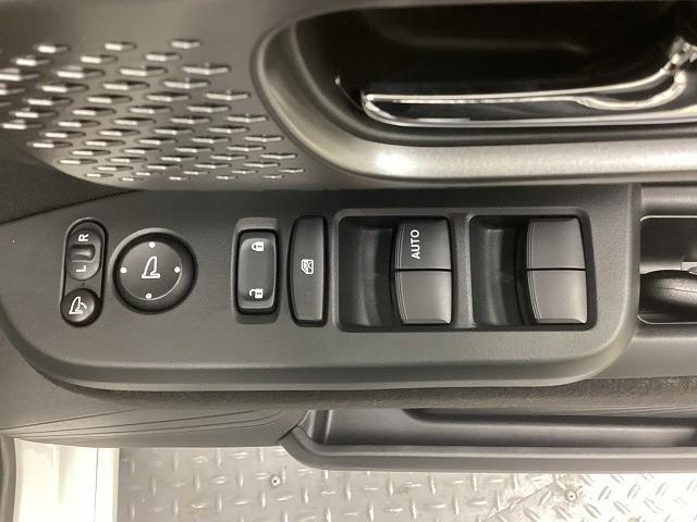 N-BOXカスタム ターボ バックカメラ 両側電動スライドドア クリアランスソナー オートクルーズコントロール レーンアシスト 衝突被害軽減システム オートライト LEDヘッドランプ スマートキー アイドリングストップ(11枚目)