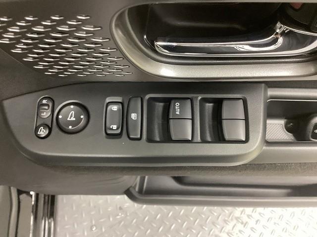 N-BOXカスタム ターボ 4WD バックカメラ 両側電動スライドドア クリアランスソナー オートクルーズコントロール レーンアシスト 衝突被害軽減システム オートライト LEDヘッドランプ スマートキー アイドリングストップ(11枚目)