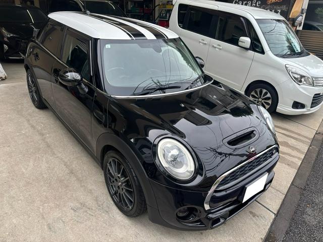ＭＩＮＩ クーパーＳ　ドラレコ　クルコン付き　Ｂモニター　Ｂｌｕｅｔｏｏｔｈ対応　ＡＡＣ　ＡＵＸ接続　ＥＴＣ車載器　パワーウィンドウ　パワーステアリング　ナビ　エアバッグ　ＡＢＳ　カーテンエアバッグ　セキュリティ（2枚目）