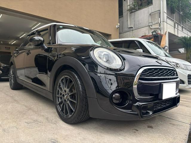 ＭＩＮＩ クーパーＳ　ドラレコ　クルコン付き　Ｂモニター　Ｂｌｕｅｔｏｏｔｈ対応　ＡＡＣ　ＡＵＸ接続　ＥＴＣ車載器　パワーウィンドウ　パワーステアリング　ナビ　エアバッグ　ＡＢＳ　カーテンエアバッグ　セキュリティ（3枚目）