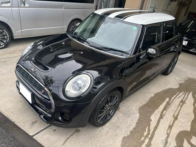 ＭＩＮＩ クーパーＳ　ドラレコ　クルコン付き　Ｂモニター　Ｂｌｕｅｔｏｏｔｈ対応　ＡＡＣ　ＡＵＸ接続　ＥＴＣ車載器　パワーウィンドウ　パワーステアリング　ナビ　エアバッグ　ＡＢＳ　カーテンエアバッグ　セキュリティ（8枚目）