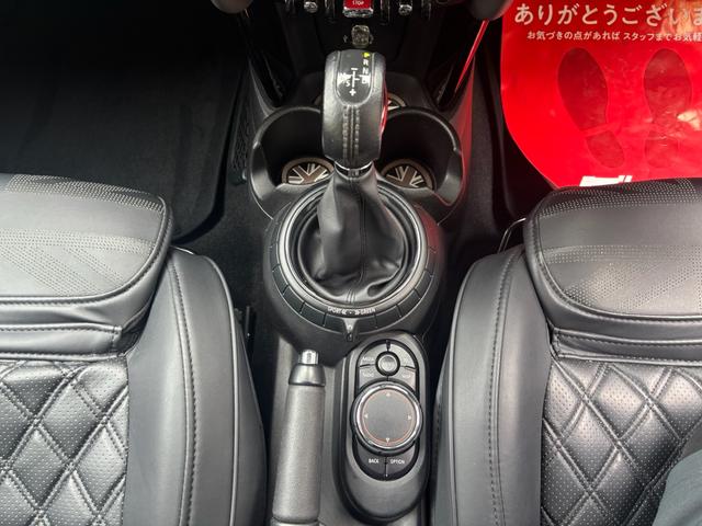 ＭＩＮＩ クーパーＳ　ドラレコ　クルコン付き　Ｂモニター　Ｂｌｕｅｔｏｏｔｈ対応　ＡＡＣ　ＡＵＸ接続　ＥＴＣ車載器　パワーウィンドウ　パワーステアリング　ナビ　エアバッグ　ＡＢＳ　カーテンエアバッグ　セキュリティ（27枚目）