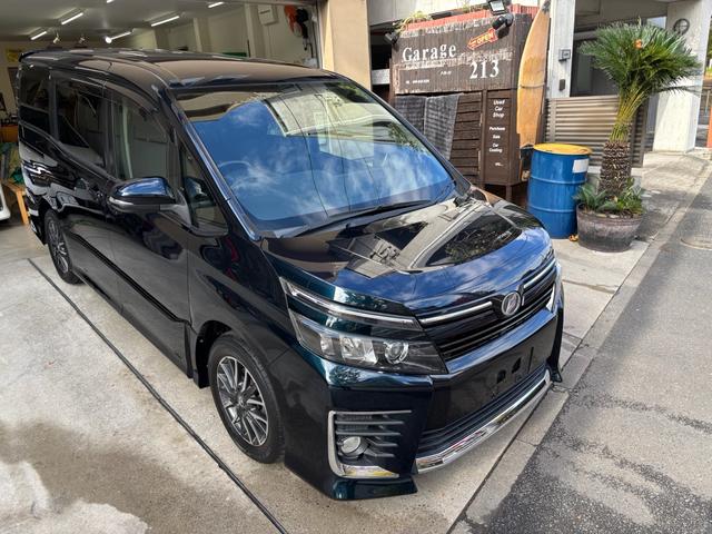 ヴォクシー ＺＳ　両電動スライドドア　電動格納ドアミラー　盗難防止システム　衝突安全ボディ　ダブルエアバッグ　ＬＥＤヘッドライト　キーレスエントリー　３列シート　リアオートエアコン　横滑り防止　ＰＷ　フルフラット（2枚目）