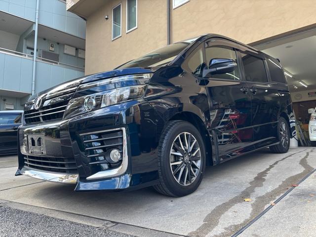 ヴォクシー ＺＳ　両電動スライドドア　電動格納ドアミラー　盗難防止システム　衝突安全ボディ　ダブルエアバッグ　ＬＥＤヘッドライト　キーレスエントリー　３列シート　リアオートエアコン　横滑り防止　ＰＷ　フルフラット（8枚目）