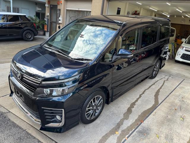 ヴォクシー ＺＳ　両電動スライドドア　電動格納ドアミラー　盗難防止システム　衝突安全ボディ　ダブルエアバッグ　ＬＥＤヘッドライト　キーレスエントリー　３列シート　リアオートエアコン　横滑り防止　ＰＷ　フルフラット（9枚目）