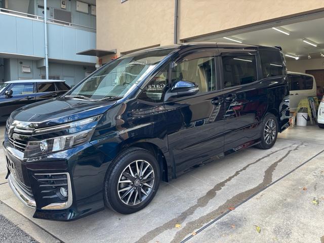 ヴォクシー ＺＳ　両電動スライドドア　電動格納ドアミラー　盗難防止システム　衝突安全ボディ　ダブルエアバッグ　ＬＥＤヘッドライト　キーレスエントリー　３列シート　リアオートエアコン　横滑り防止　ＰＷ　フルフラット（10枚目）