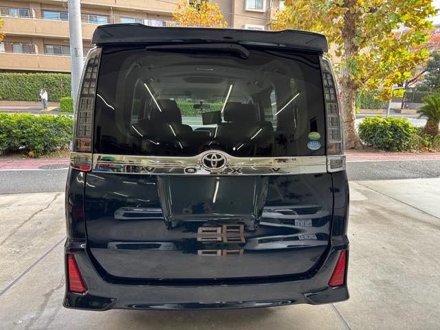 ヴォクシー ＺＳ　両電動スライドドア　電動格納ドアミラー　盗難防止システム　衝突安全ボディ　ダブルエアバッグ　ＬＥＤヘッドライト　キーレスエントリー　３列シート　リアオートエアコン　横滑り防止　ＰＷ　フルフラット（14枚目）