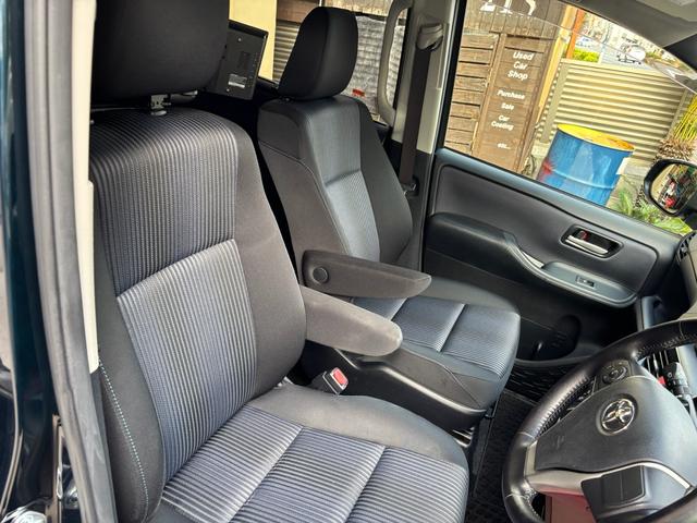 ヴォクシー ＺＳ　両電動スライドドア　電動格納ドアミラー　盗難防止システム　衝突安全ボディ　ダブルエアバッグ　ＬＥＤヘッドライト　キーレスエントリー　３列シート　リアオートエアコン　横滑り防止　ＰＷ　フルフラット（19枚目）
