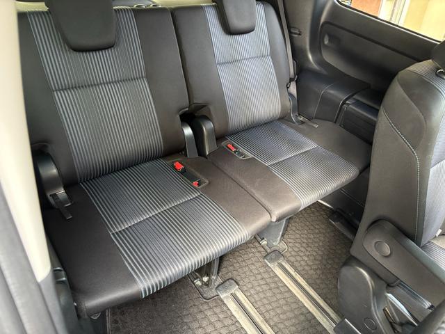 ヴォクシー ＺＳ　両電動スライドドア　電動格納ドアミラー　盗難防止システム　衝突安全ボディ　ダブルエアバッグ　ＬＥＤヘッドライト　キーレスエントリー　３列シート　リアオートエアコン　横滑り防止　ＰＷ　フルフラット（26枚目）