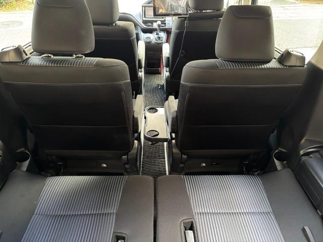 ヴォクシー ＺＳ　両電動スライドドア　電動格納ドアミラー　盗難防止システム　衝突安全ボディ　ダブルエアバッグ　ＬＥＤヘッドライト　キーレスエントリー　３列シート　リアオートエアコン　横滑り防止　ＰＷ　フルフラット（29枚目）