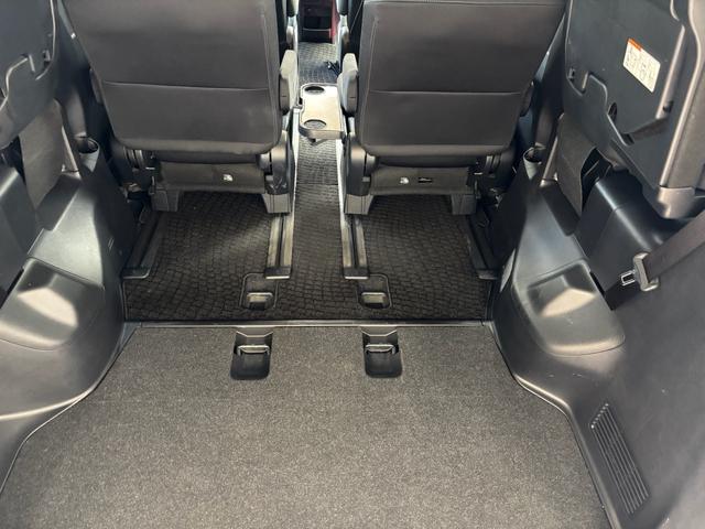 ヴォクシー ＺＳ　両電動スライドドア　電動格納ドアミラー　盗難防止システム　衝突安全ボディ　ダブルエアバッグ　ＬＥＤヘッドライト　キーレスエントリー　３列シート　リアオートエアコン　横滑り防止　ＰＷ　フルフラット（30枚目）