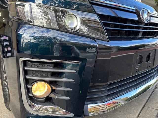 ヴォクシー ＺＳ　両電動スライドドア　電動格納ドアミラー　盗難防止システム　衝突安全ボディ　ダブルエアバッグ　ＬＥＤヘッドライト　キーレスエントリー　３列シート　リアオートエアコン　横滑り防止　ＰＷ　フルフラット（45枚目）