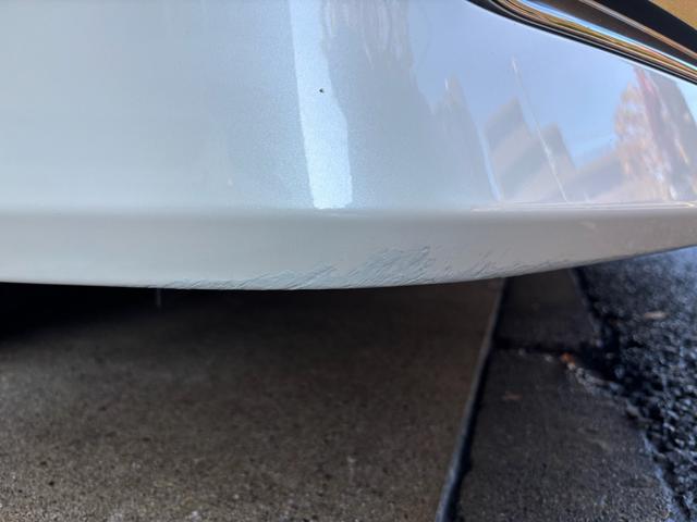 擦り傷や凹みなどの傷画像になります。ご不明な点がございましたらご連絡ください。
