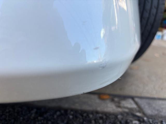 擦り傷や凹みなどの傷画像になります。ご不明な点がございましたらご連絡ください。