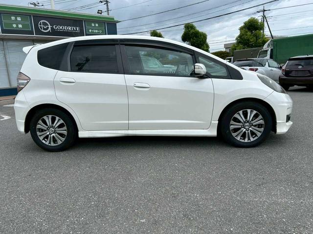 フィット ＲＳ　純正ナビ　バックモニター　フルセグ　ＥＴＣ　キセノン（4枚目）