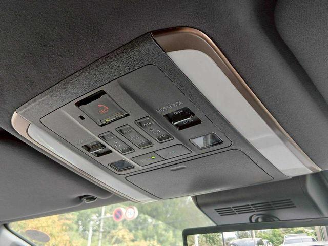 アルファードハイブリッド Ｚ　左右独立ムーンルーフ　純正１４型ナビ　全周囲カメラ　純正１３．２型有機ＥＬ後席モニター　デジタルインナーミラー　ＨＵＤ　ユニバーサルステップ（28枚目）
