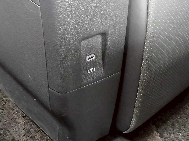 アルファードハイブリッド Ｚ　左右独立ムーンルーフ　純正１４型ナビ　全周囲カメラ　純正１３．２型有機ＥＬ後席モニター　デジタルインナーミラー　ＨＵＤ　ユニバーサルステップ（45枚目）