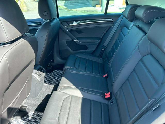ゴルフ ＴＤＩハイライン　マイスター　純正ナビ　バックモニター　ワンセグ　シートヒーター　コーナーセンサー　自動駐車　ＥＴＣ２．０　レーダークルーズ　電子パーキング　ドライブレコーダー　ディナウディオオーディオ　ＢＳＭ　オールシーズンタイ（12枚目）