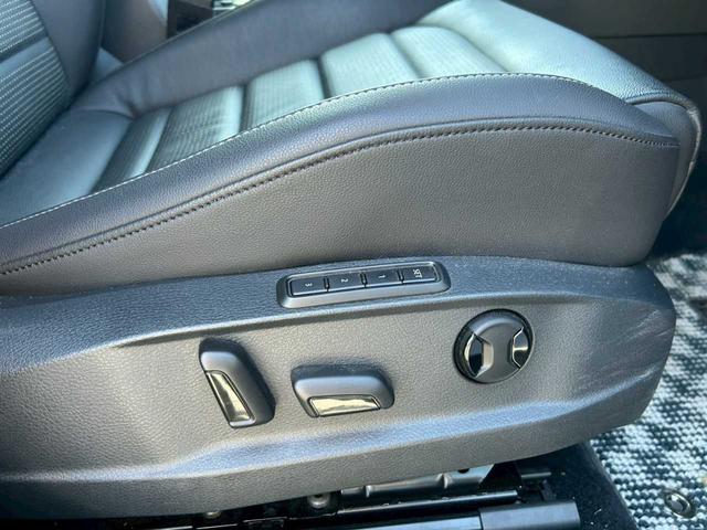 ゴルフ ＴＤＩハイライン　マイスター　純正ナビ　バックモニター　ワンセグ　シートヒーター　コーナーセンサー　自動駐車　ＥＴＣ２．０　レーダークルーズ　電子パーキング　ドライブレコーダー　ディナウディオオーディオ　ＢＳＭ　オールシーズンタイ（19枚目）