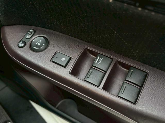 N-ONE プレミアム・Lパッケージ バックカメラ ディスプレイオーディオ USB入力端子 CD Bluetooth接続 純正アルミホイール アイドリングストップ オートエアコン ディスチャージライト サイドエアバック(10枚目)