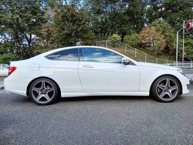 Ｃクラス Ｃ１８０　ブルーエフィシェンシー　クーペ　サンルーフ／パネメリカーナグリル／リアスポイラー／純正ナビ／ハーフレザーシート／パワーシート／バックモニター／シートヒーター（2枚目）