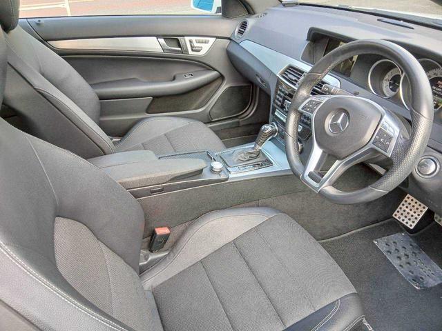 Ｃクラス Ｃ１８０　ブルーエフィシェンシー　クーペ　サンルーフ／パネメリカーナグリル／リアスポイラー／純正ナビ／ハーフレザーシート／パワーシート／バックモニター／シートヒーター（5枚目）