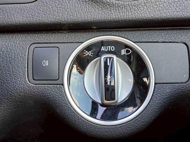 Ｃクラス Ｃ１８０　ブルーエフィシェンシー　クーペ　サンルーフ／パネメリカーナグリル／リアスポイラー／純正ナビ／ハーフレザーシート／パワーシート／バックモニター／シートヒーター（14枚目）