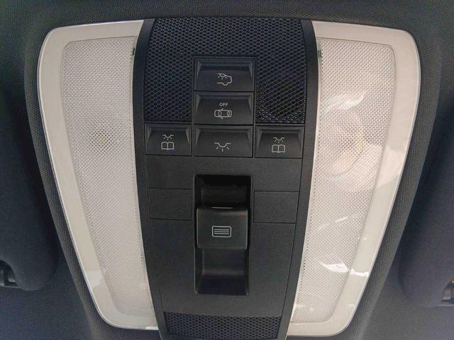 Ｃクラス Ｃ１８０　ブルーエフィシェンシー　クーペ　サンルーフ／パネメリカーナグリル／リアスポイラー／純正ナビ／ハーフレザーシート／パワーシート／バックモニター／シートヒーター（26枚目）