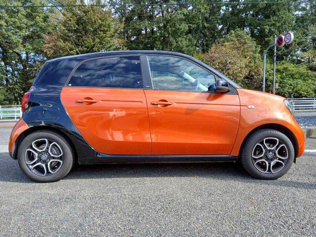 スマートフォーフォー プライム　ガラスルーフ　レザーシート　シートヒーター　純正１５インチＡＷ　クルーズコントロール　ＡＵＸ　ＵＳＢ　Ｂｌｕｅｔｏｏｔｈ　クリアランスソナー　ＥＴＣ　ドラレコ　アイドリングストップ　リモコンキー　純正（2枚目）