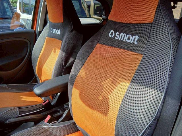 スマートフォーフォー プライム　ガラスルーフ　レザーシート　シートヒーター　純正１５インチＡＷ　クルーズコントロール　ＡＵＸ　ＵＳＢ　Ｂｌｕｅｔｏｏｔｈ　クリアランスソナー　ＥＴＣ　ドラレコ　アイドリングストップ　リモコンキー　純正（6枚目）