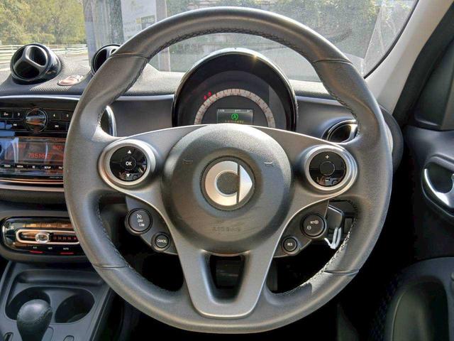 スマートフォーフォー プライム　ガラスルーフ　レザーシート　シートヒーター　純正１５インチＡＷ　クルーズコントロール　ＡＵＸ　ＵＳＢ　Ｂｌｕｅｔｏｏｔｈ　クリアランスソナー　ＥＴＣ　ドラレコ　アイドリングストップ　リモコンキー　純正（8枚目）