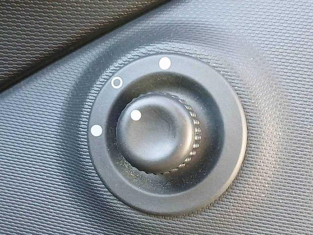 スマートフォーフォー プライム　ガラスルーフ　レザーシート　シートヒーター　純正１５インチＡＷ　クルーズコントロール　ＡＵＸ　ＵＳＢ　Ｂｌｕｅｔｏｏｔｈ　クリアランスソナー　ＥＴＣ　ドラレコ　アイドリングストップ　リモコンキー　純正（14枚目）