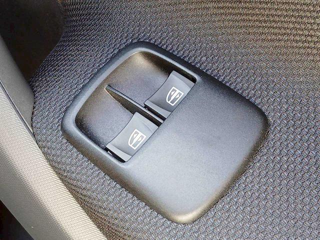 スマートフォーフォー プライム　ガラスルーフ　レザーシート　シートヒーター　純正１５インチＡＷ　クルーズコントロール　ＡＵＸ　ＵＳＢ　Ｂｌｕｅｔｏｏｔｈ　クリアランスソナー　ＥＴＣ　ドラレコ　アイドリングストップ　リモコンキー　純正（15枚目）