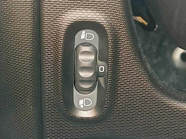 スマートフォーフォー プライム　ガラスルーフ　レザーシート　シートヒーター　純正１５インチＡＷ　クルーズコントロール　ＡＵＸ　ＵＳＢ　Ｂｌｕｅｔｏｏｔｈ　クリアランスソナー　ＥＴＣ　ドラレコ　アイドリングストップ　リモコンキー　純正（16枚目）