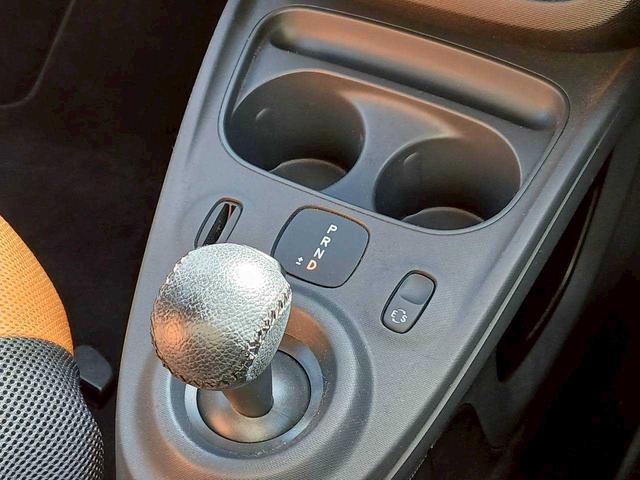 スマートフォーフォー プライム　ガラスルーフ　レザーシート　シートヒーター　純正１５インチＡＷ　クルーズコントロール　ＡＵＸ　ＵＳＢ　Ｂｌｕｅｔｏｏｔｈ　クリアランスソナー　ＥＴＣ　ドラレコ　アイドリングストップ　リモコンキー　純正（20枚目）