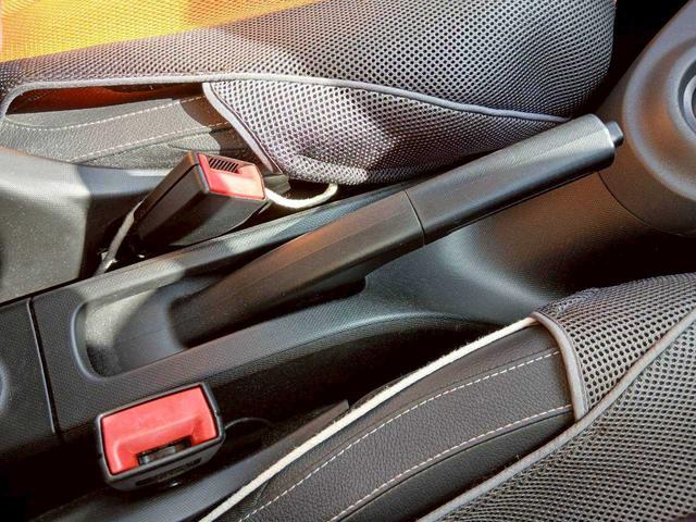 スマートフォーフォー プライム　ガラスルーフ　レザーシート　シートヒーター　純正１５インチＡＷ　クルーズコントロール　ＡＵＸ　ＵＳＢ　Ｂｌｕｅｔｏｏｔｈ　クリアランスソナー　ＥＴＣ　ドラレコ　アイドリングストップ　リモコンキー　純正（21枚目）