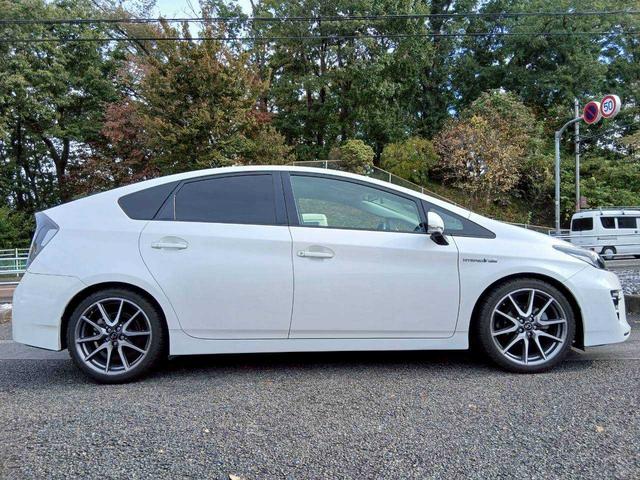 プリウス Ｓツーリングセレクション・Ｇ’ｓ　純正ナビ　ＴＶ　ＥＴＣ　クルーズコントロール　Ｂカメラ　Ｇｓ専用１８インチアルミ　ＬＥＤＢＥＡＭ（2枚目）