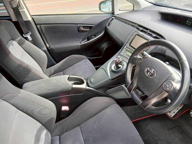 プリウス Ｓツーリングセレクション・Ｇ’ｓ　純正ナビ　ＴＶ　ＥＴＣ　クルーズコントロール　Ｂカメラ　Ｇｓ専用１８インチアルミ　ＬＥＤＢＥＡＭ（7枚目）