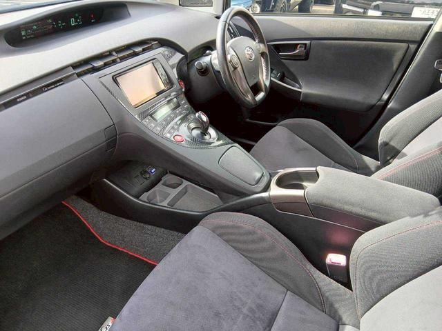 プリウス Ｓツーリングセレクション・Ｇ’ｓ　純正ナビ　ＴＶ　ＥＴＣ　クルーズコントロール　Ｂカメラ　Ｇｓ専用１８インチアルミ　ＬＥＤＢＥＡＭ（8枚目）