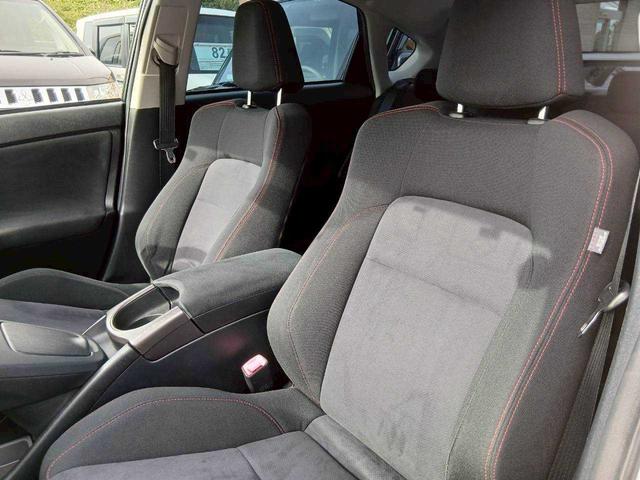 プリウス Ｓツーリングセレクション・Ｇ’ｓ　純正ナビ　ＴＶ　ＥＴＣ　クルーズコントロール　Ｂカメラ　Ｇｓ専用１８インチアルミ　ＬＥＤＢＥＡＭ（9枚目）