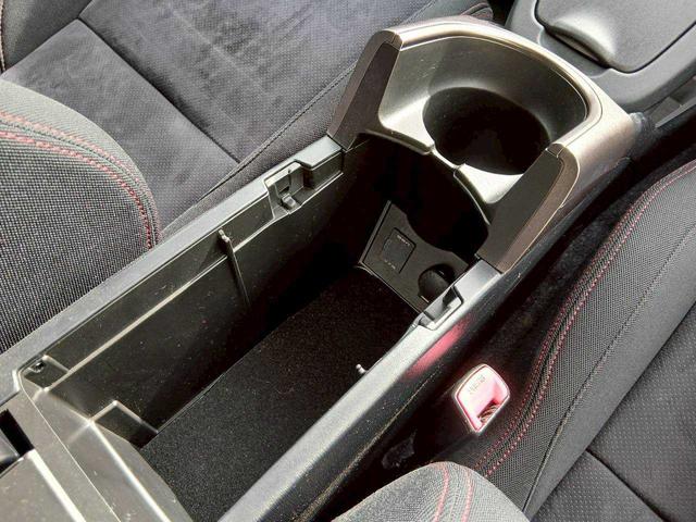 プリウス Ｓツーリングセレクション・Ｇ’ｓ　純正ナビ　ＴＶ　ＥＴＣ　クルーズコントロール　Ｂカメラ　Ｇｓ専用１８インチアルミ　ＬＥＤＢＥＡＭ（26枚目）